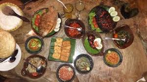 Sejak 1982 masakan indonesia dan es krim available gofood & grabfood #rm_lestari ☎/✉ : Makan Lagi Warung Batik Sumbersari Maesan Bondowoso The Waroeng Bambu Youtube