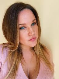 Michelle Buser's Instagram, Twitter & Facebook