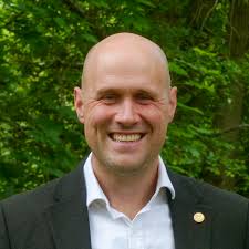 Dr Luke Buchanan-Hodgman