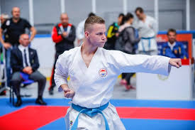 Het idee van de paralympische spelen is dat mensen met een lichamelijke handicap ook mee kunnen doen aan de spelen. Vijf Nieuwe Sporten Op De Olympische Spelen Gaat Iedereen Straks Op Karate Of Skateboarden Olympische Spelen Bd Nl