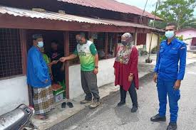 Indicaciones de ruta para ir a pejabat daerah dan tanah muallim, jalan mahkamah, sungkai, con información sobre el estado de la carretera y el tráfico en tiempo real proporcionada por otros conductores. Mb Inc Beri Sumbangan Pada 10 Keluarga Di Daerah Muallim Mb Inc