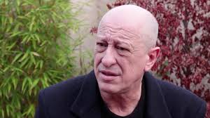 Contratar a Daniel Araoz