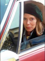 Art by Peruvian Jade Rivera (@jade_rivera_artist) in Lima, Peru (2022)  #jaderivera #streetart #lamolinastreetart