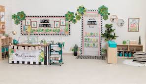 Add even more visual interest to your bulletin board by turning flat cacti from the cactus bulletin board set into three dimension elements! Cactus Theme Classroom Reveal Fun365