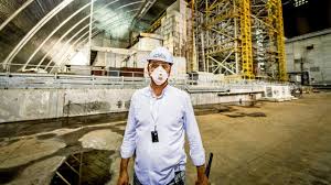 April 1986, nachdem eine reihe von explosionen und ein anschließender brand im vierten reaktor radioaktive niederschläge auslösten, die sich über die nahe gelegenen länder verteilten. Strahlen Holle Tschernobyl Ein Sarkophag Fur Das Grauen Bildplus Inhalt Politik Ausland Bild De