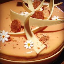 Entremet Caramel Vanille Feve De Tonka Patisseries Co Entremet Caramel Patisserie Gateaux Et Desserts