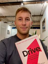 Belohnungen steigern die Motivation und Leistung 🔥 NOT. Belohnungen  funktionieren bei einfacher, stupider Arbeit