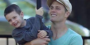 The Untold Truth Of John Edward Thomas Moynahan Brady found out moynahan was pregnant just two months into dating bündchen. untold truth of john edward thomas moynahan