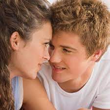 Ein ganz bestimmtes alter, wann du das erste mal zum frauenarzt gehen solltest kann man nicht angeben. Gynaekologie Der Erste Besuch Fur Junge Madchen Beim Frauenarzt