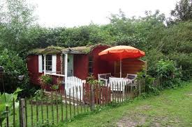 Gemutlicher Wohnwagen Im Garten Mit Duschbad Wohnwagen Zu Vermieten In Stocksee In 2020 Haus Mieten Bauwagen Ferienwohnung Harz