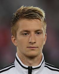 Famous footballer toni kroos hairstyle 2021 haircut name is now well acclaimed. Pin De Futebol Moments En Marco Reus Marco Reus Reus Chicas Pelo Corto