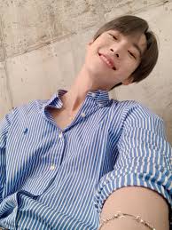 Nah berikut ini ada beberapa potret. Instagram Doyoung Flaunts His Recent Boyfriend Look In Cute Selcas Hallyu