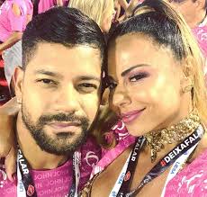 Pombinhos já são casados no civil e oficializaram a união com uma cerimônia religiosa. Sogra De Viviane Araujo Diz Para Amigos Que Sera Avo Estrelando