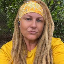 I found these rubber Bogg baby bag things in the dumpster!! What even are  these!?! #dumpsterdiving #boggbag #hurley #beach #bags