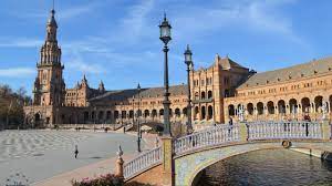 É considerado a maior praça e construção em arquitectura andaluza. Video Sobre Sevilha Turmundial
