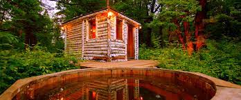 Orice hotel sau alt tip de cazare munte, care iese in evidenta datorita istoriei sale lungi si interesante, arhitectura frumoasa, decoratiuni unice/traditionale, design modern, camere cu vedere. RÄƒsfÄƒÈ› È™i Wellness In Mijlocul Naturii In 5 Locuri De Vis Din Romania Poise Ro