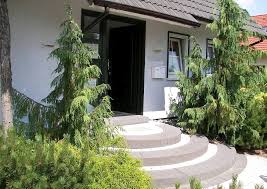 Hauseingang Mit Treppe Praktisch Gestalten Gelander Podest Und Vordach Bauen