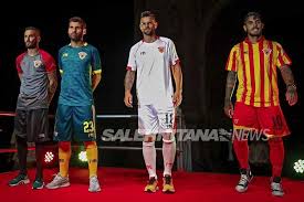 Atalanta benevento bologna cagliari crotone fiorentina genoa hellas verona inter juventus lazio milan napoli parma roma sampdoria via santa colomba,121 82100 benevento. B Shirt Benevento Divise Griffate Frankie Garage La Terza E In Camouflage Verde Salernitana News Il Magazine Sportivo Sulla Salernitana