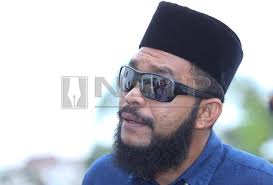 Papa gomo keep himself as anonymously until his identity is revealed. Papagomo Charged With Injuring Syed Saddiq Nsttv