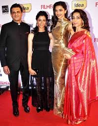 Apparently padukone's mother and sister are diagnosed with coronavirus and earlier this week, deepika had even taken on to her instagram account to raise awareness about mental health too. Deepika Padukone Wiki Height Age Husband Family Caste Biography More Wikibio