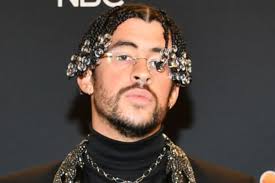 19.02.2022 · la productora bizarro live entertainment confirmó un segundo concierto de bad bunny en chile, luego de que sus fanáticos agotaran en pocas horas las entradas para el show del 28 de octubre en el estadio nacional. En Dos Horas Bad Bunny Agota Entradas Para Su Concierto En Chile Chicureo Hoy