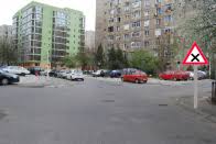 Vehiculul dvs., deoarece vehiculele sunt întotdeauna prioritate indifieret de directia de mers { question : Manevre In Trafic Chestionare Auto Ro