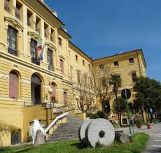 La scuola celso ulpiani si trova nel comune di ascoli piceno (ap) ed è parte della struttura di un'altra scuola: Amianto All Ulpiani Partita La Bonifica Aule A Prova Di Covid Lavori Imminenti Cronache Picene