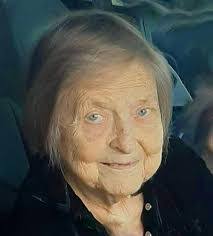 Jeanne Archer's Instagram, Twitter & Facebook