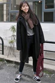 Cute Ulzzang Korean Girl Winter Wear Stylish Outfit Vans Sneakers Trendy Shoes Cool Pictures Ideas Korean Winter Outfits Korean Fashion Trends Korean Fashion