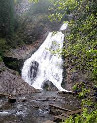 Totodata pe timp de iarna este un excelent loc de escaldare a ghetii pentru cei pasionati de acest sport. Cascada Valul Miresei Rachitele Traseu Din Cluj Another Milestone