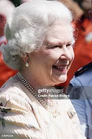 26 Queen Elizabeth Ii Presented With Mint Coins Stock Photos, High-Res  Pictures, and Images