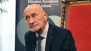 Édesanyját, aki skizofréniában szenvedett, tragikus körülmények között, még gyermekként elveszítette. Reviczky Gabornak Kimaradt A Gyerekneveles Nlc Hu