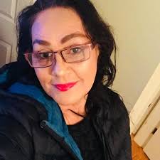 yo no estoy soy un robot jajaja 金 女家 Me enamoré de una mujer y ella murió.  Luego Te comprometí con otra y también murió. Ahora me gusta una del  grupo... ひててててる