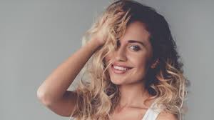 Lass deine haare so trocknen, gern über nacht. Locken Machen Tipps Fur Die Lowenmahne Mit Und Ohne Hitze Gala De