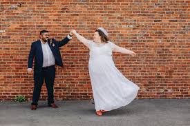 With jane's carousel, the waterfront, the manhattan bridge and brooklyn east river park has a scenic view of manhattan's gorgeous skyline. Dumbo Elopement In Nyc Melissa Niket S Wedding In New York City