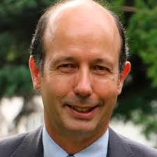 La première partie de sa carrière s'est déroulée dans les coulisses du pouvoir : Louis Giscard D Estaing On Twitter Reformeretraites S Il N Y Avait Pas Eu L Abaissement De L Age Des Retraites De 65 A 60 Ans Par Fmitterand Et L Instauration Generalisee 35h Par Ljospin Il N Y