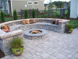 1001 Terrassen Ideen Zum Inspirieren Und Geniessen Feuerstelle Garten Terrassen Ideen Steinbank