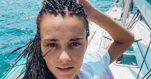 Hande soral, 2014 yılında fakir baykurt'un yılanların öcü adlı romanından uyarlanan yılanların öcü adlı dizide cemal toktaş ile başrol oynamıştır. Hande Soral Joked About Her New Hair