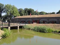 De nhw is in de 19e eeuw aangelegd en loopt van de zuiderzee tot de biesbosch. Een Fietsroute Langs De Forten Van De Nieuwe Hollandsche Waterlinie In De Bilt Online Museum De Bilt
