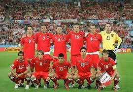 So schlimm dürfte es im juni 2008 zwar nicht kommen, aber insgesamt schätzen die planer mit 1,2 bis 1,5 millionen zusätzlichen ausländischen touristen. Throwback Euro 2008 Vastic Schiesst Osterreich Zu Remis Gegen Polen Sky Sport Austria