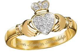 How to wear a statement necklace. How To Wear Claddagh Ring If Married Arxiusarquitectura