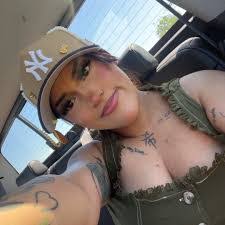 Heather Kohan's Instagram, Twitter & Facebook