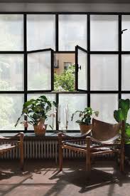 Comment S Isoler D Un Vis A Vis Facilement Et En Beaute Grace Au Film Squid Planete Deco A Homes World Fenetres En Acier Maison Architecte Interieur