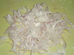 Aduk sebentar sampai semua bahan tercampur dan rebus hingga mendidih. 7 Petua Buat Bawang Goreng Crispy Yang Sedap Tahan Lama