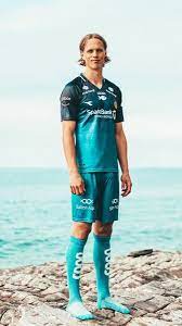 ˈbuːdə gɭimt) is a norwegian professional football club from the town of bodø that currently plays in eliteserien, the norwegian top division. View 16 Bodo Glimt Drakt 2021 Artermiaspic00