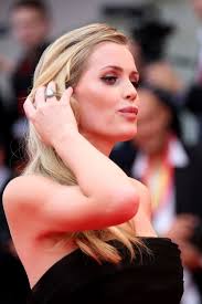 Celebrate summer now with 25% off your purchase of the perfect engagement ring!. Diana S Niece Spotted In Lavish Engagement Ring Weeks Before Sharing Plans To Wed