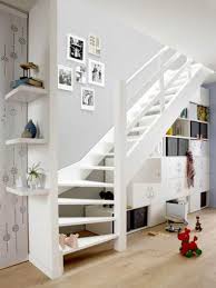 Amanager Lespace Sous Un Escalier Avec Collection Et Amenagement Sous Pente Ikea Photo Lakas Otletek Otthon Es Lakberendezes