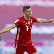 Da glänzt der pokal noch. Fc Bayern Karl Heinz Rummenigge Mit Ansage Zu Robert Lewandowski