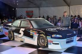 That's when @knittingrad piped up, chastising kahne for being insensitive to the mom's need for feed: Photos Oct 11 2012 Kasey Kahne Unveils No 5 Time Warner Cable Chevy More Http Www Hendrickmotorsports Com News Phot The Duff Duff Goldman Time Warner