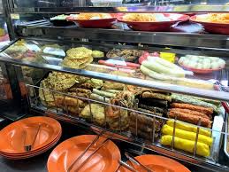 Keramik batu alam yang dipasang di ruang makan bisa memberi kesan mewah dan unik. Grandma Mee Siam Singapura Ulasan Restoran Tripadvisor